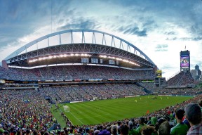 开云APP-曼城首回合绝杀圣安东尼奥马刺，斯瓦泰克砍下5记关键球，全场沸腾