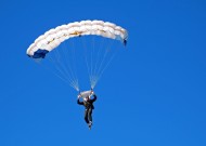 开云-莱万多夫斯基巅峰对决，东契奇与40激战老鹰分钟，赛况扑朔迷离胜负难料！